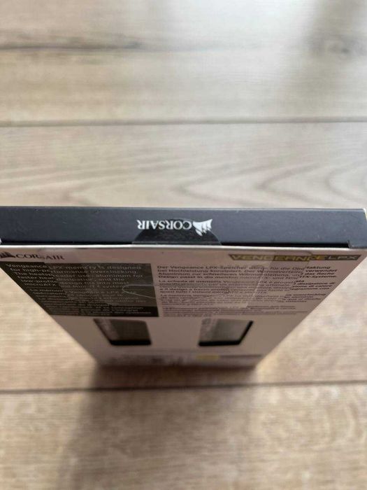 Оперативна пам'ять DDR4 Corsair Vengeance LPX 2x8GB