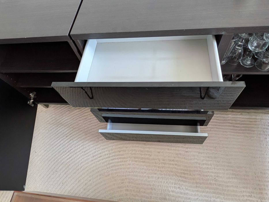 Aparador IKEA BESTÅ preto com pés - 180 cm