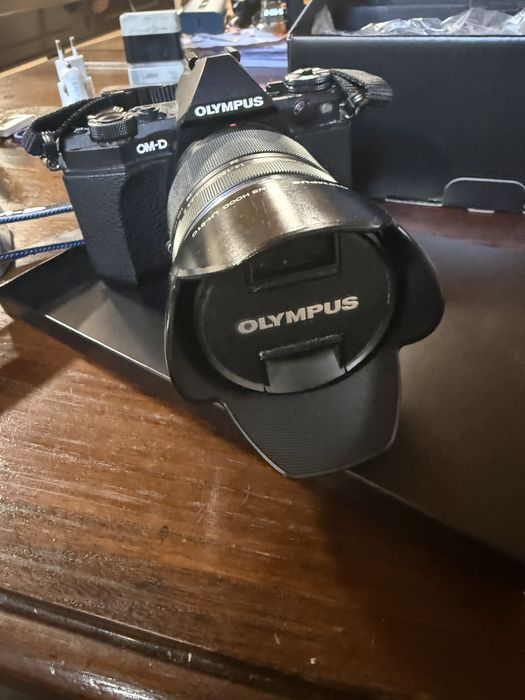 KIT Olympus OM-D E-M5 Mark II + Lente + FLASH + 4 BATERIAS + carregador duplo