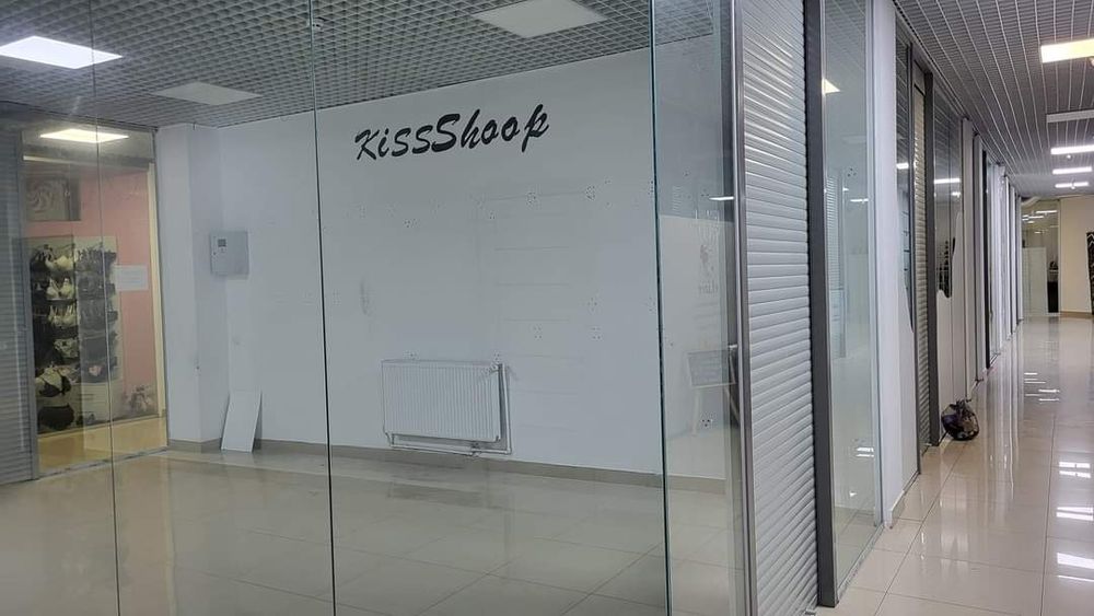 Здається в Здається в оренду торгово-офісне приміщення 
знаходиться