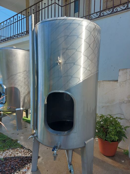 2 Cubas 350L (em bom estado)