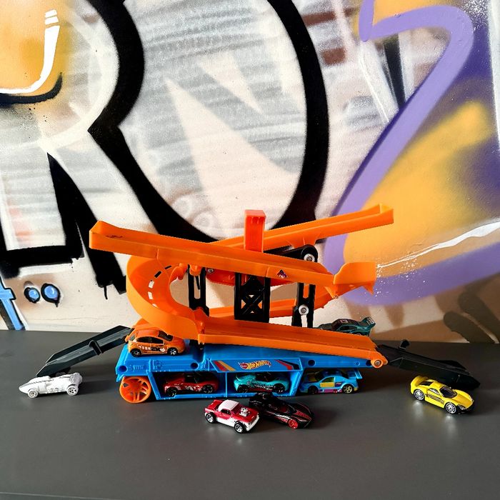 Hot Wheels станція-подвійний спуск.