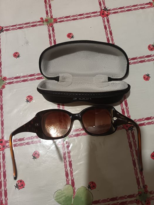 Óculos de sol  cor castanho  de mulher marca  vouge + portes grátis