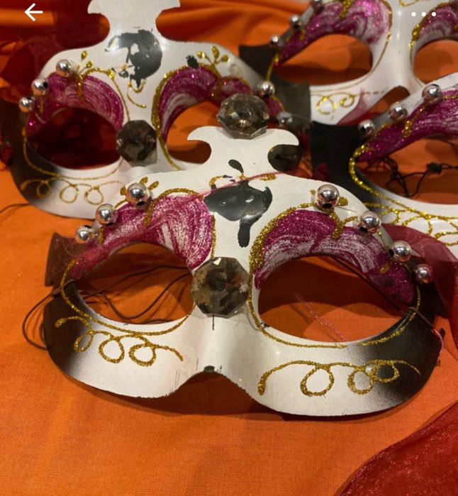 Mascaras feitas a mao