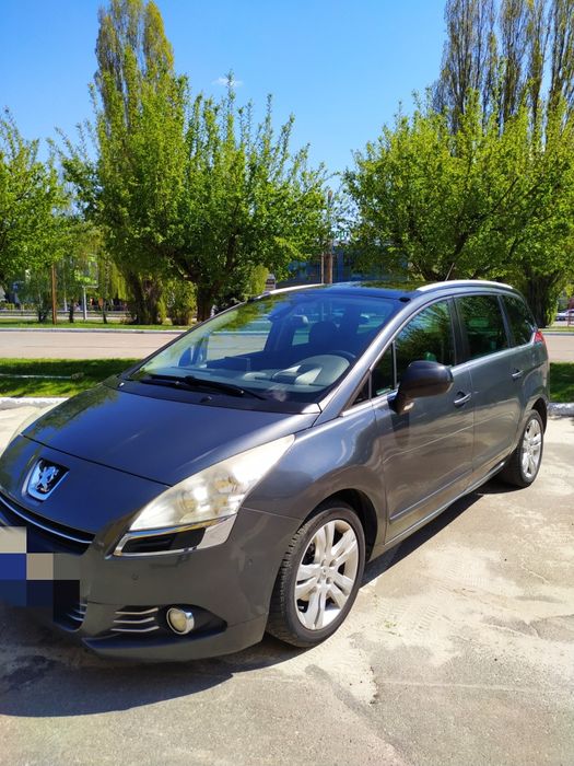 Автомобіль , мінівени, Peugeot 5008