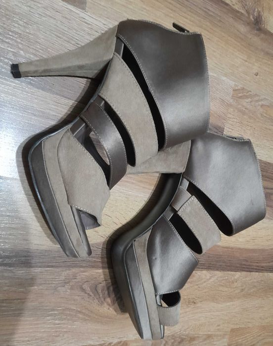 Buty na szpilce r.40 - 40 zł