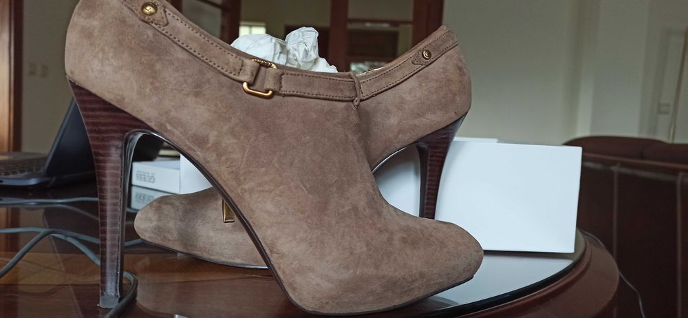 Bota Guess, tamanho 39