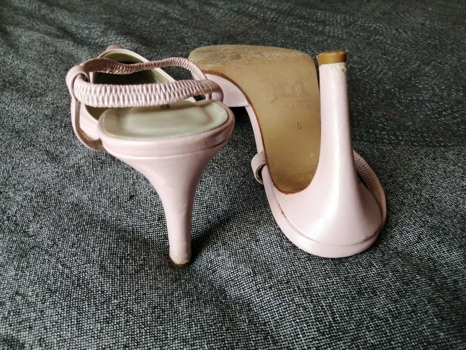 Sandálias de salto alto, cor-de-rosa, da Loja Amarela