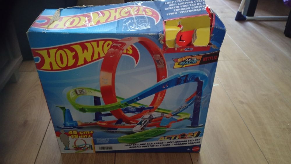 Tor hotwheels stan bardzo dobry tylko karton uszkodzony