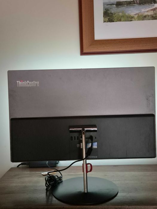Lenovo Desktop  Thinkcentre X1 All in one Ultra fino com teclado e Rato.