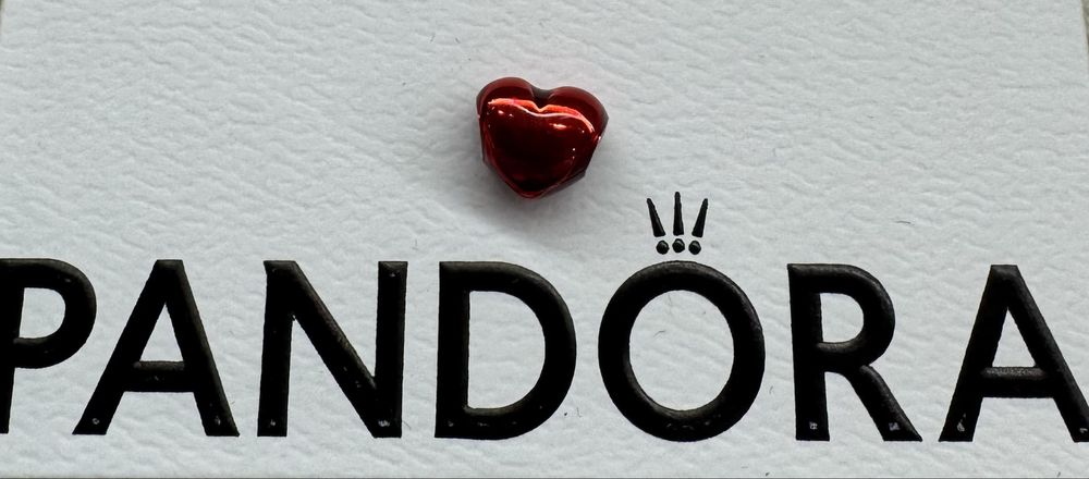 Charms Pandora - Czerwone metaliczne serce