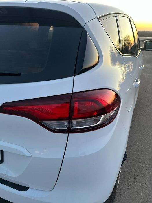 Продам автомобіль Рено сценік 4