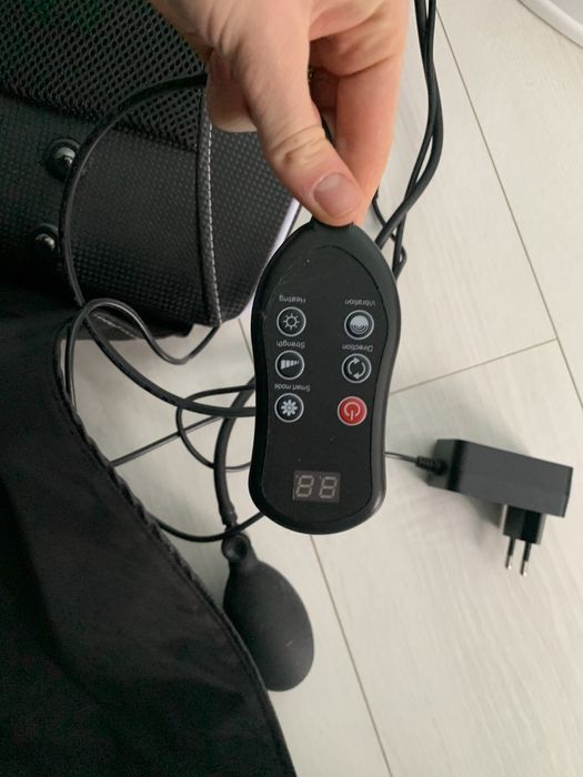 Масажер для спини новий