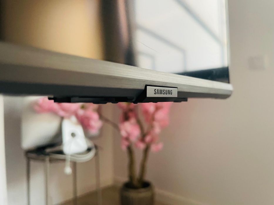 TV Samsung 65’ + Tripé One