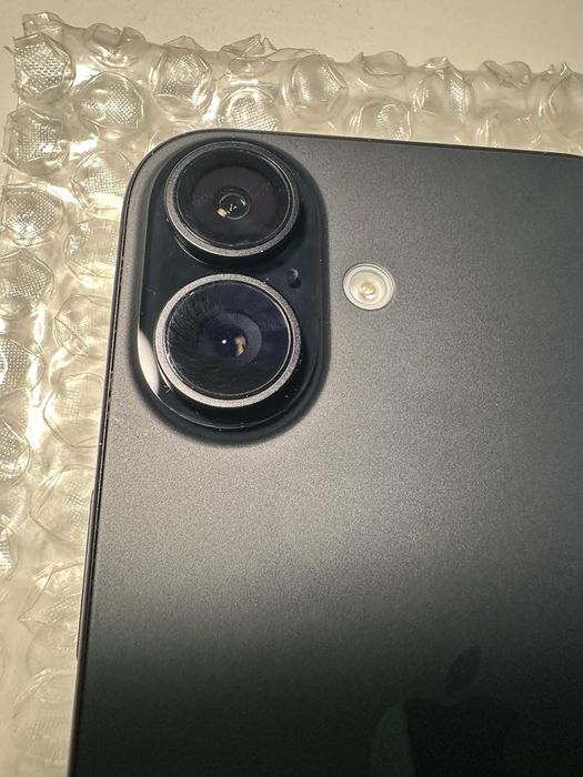 Iphone 16 black icloud 95%