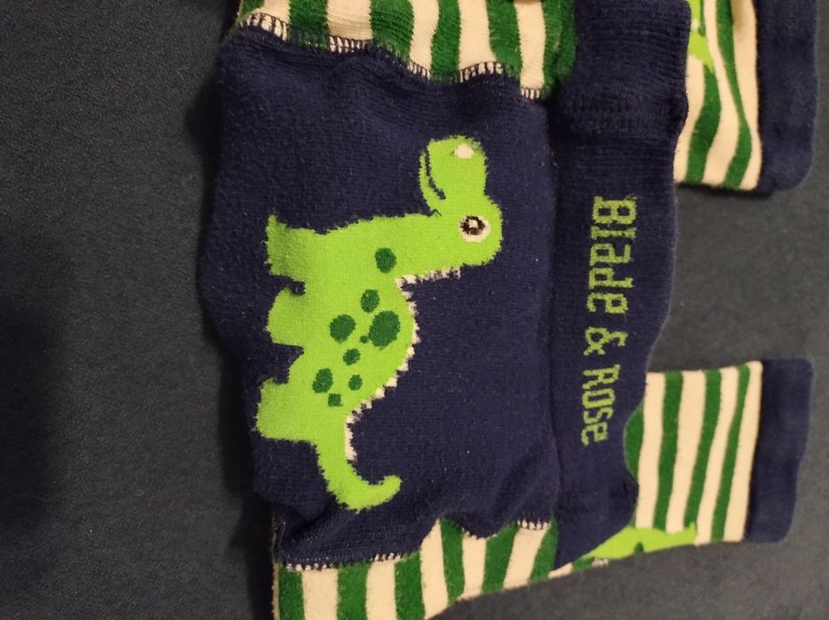 2 pary bardzo wygodnych getrów chłopięcych na 3-6M