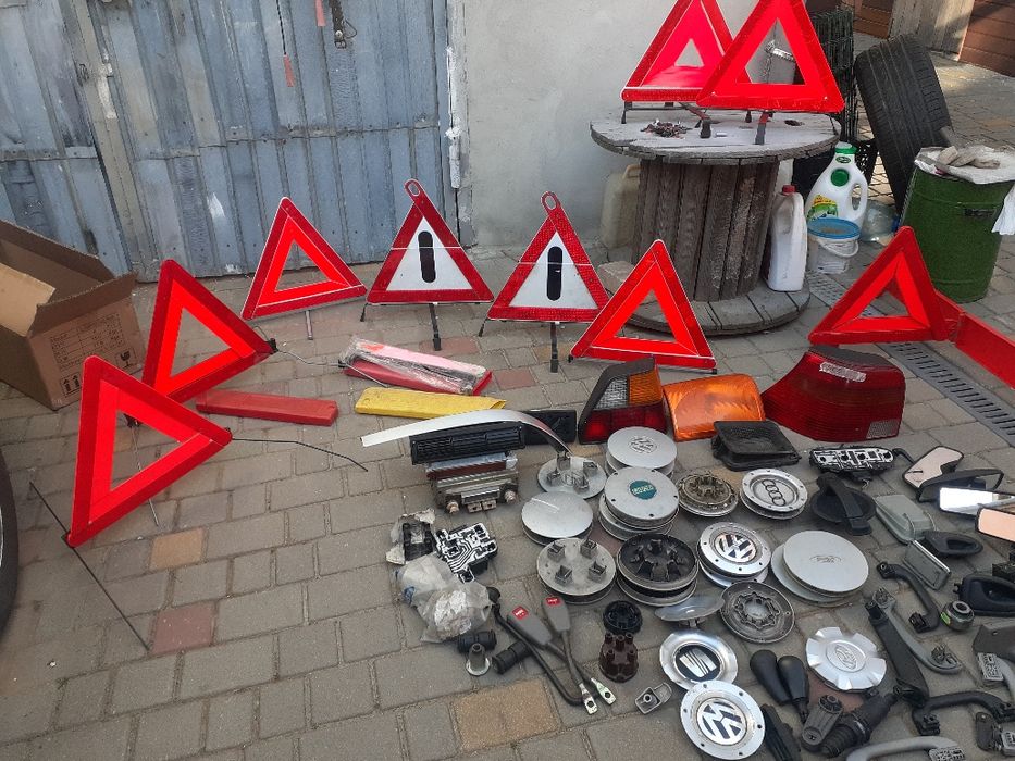 Продам аварійні знаки заглушки в титани дзеркала гайки болти