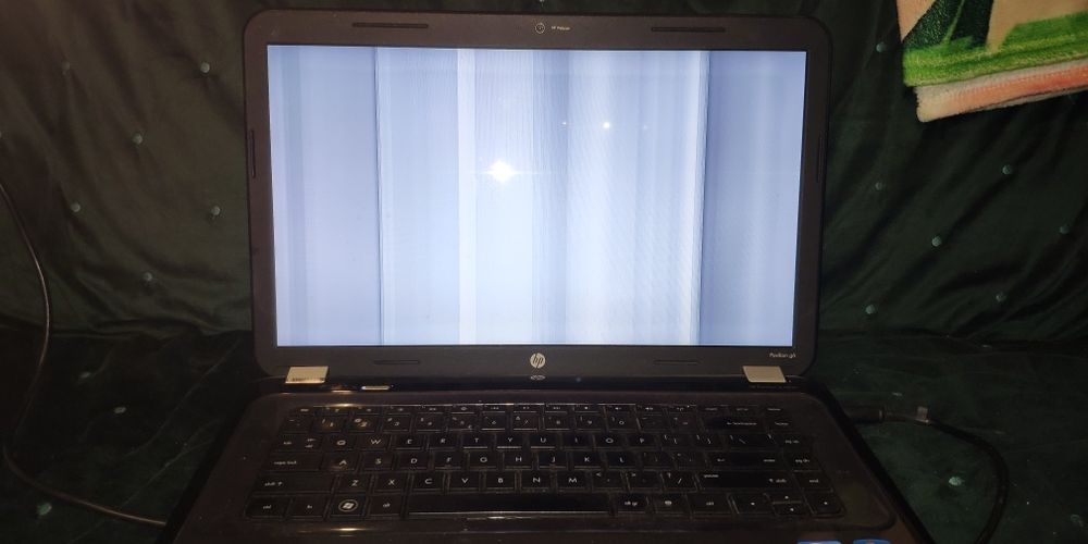 Dwa laptopy HP dv6 i Fujitsu Lifebook S751