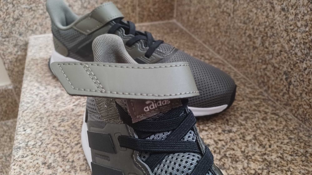 Sapatilhas Adidas tamanho 34 Novas com portes incluidos