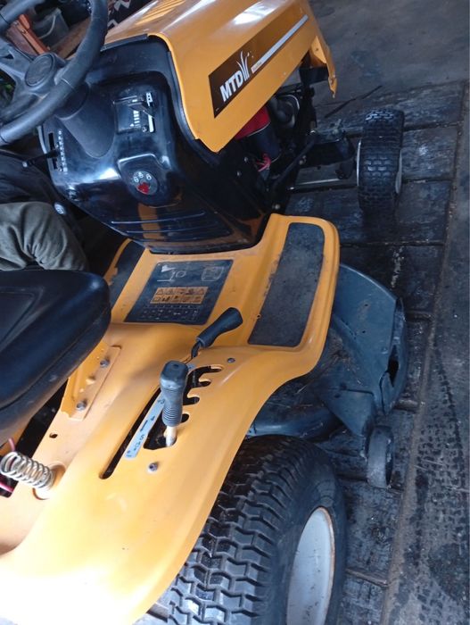 Трактор газонокосарка MTD