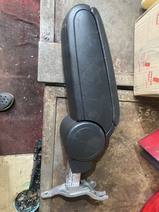 Підлокітник ауді а6 с5