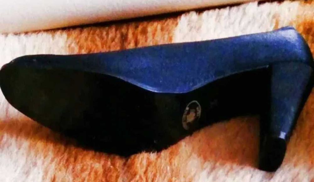 Buty rozm: 35. Materiał satyna błyszcząca. Nowe , FLYING LIONS