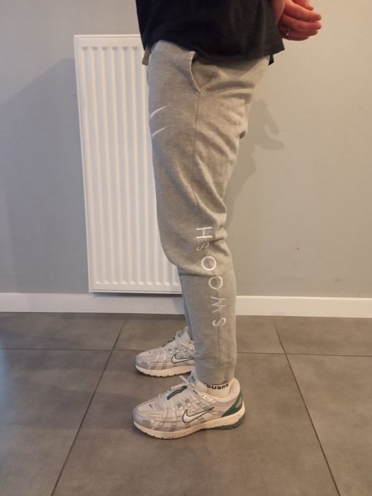 Spodnie dresowe Nike Swoosh, rozmiar S