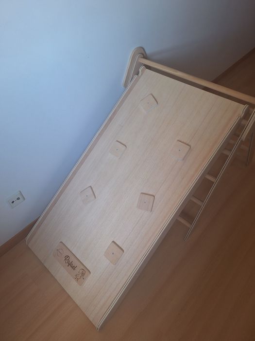 Triângulo Pikler e escorrega/escorrega/prancha