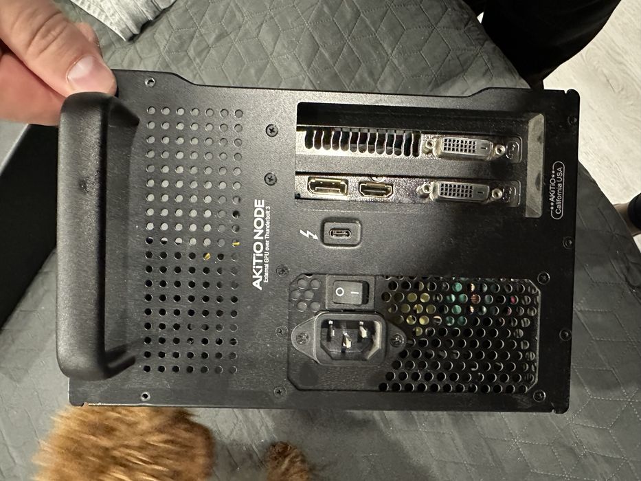 зовнішній графічний модуль (eGPU) - AKiTiO Node
