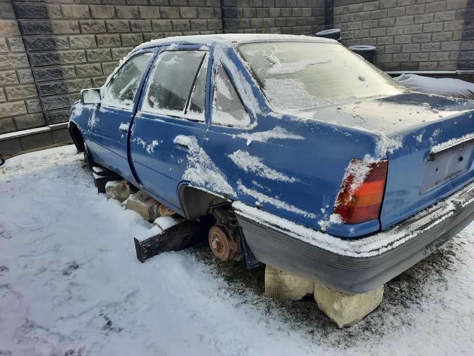 Продам  запчастини на Опель Кадет  1.3 бе