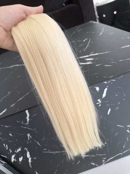 Włosy Tape-On Invisible Bardzo jasny Blond(613) 50g • 40cm • 10kanapek
