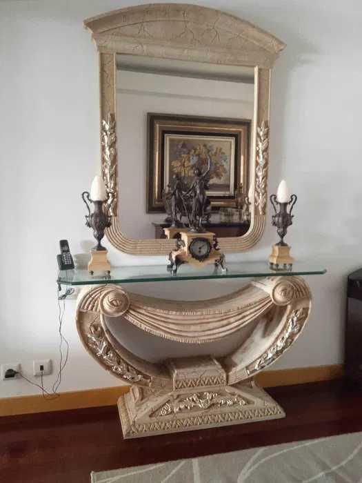 Móvel em Mármore com Espelho