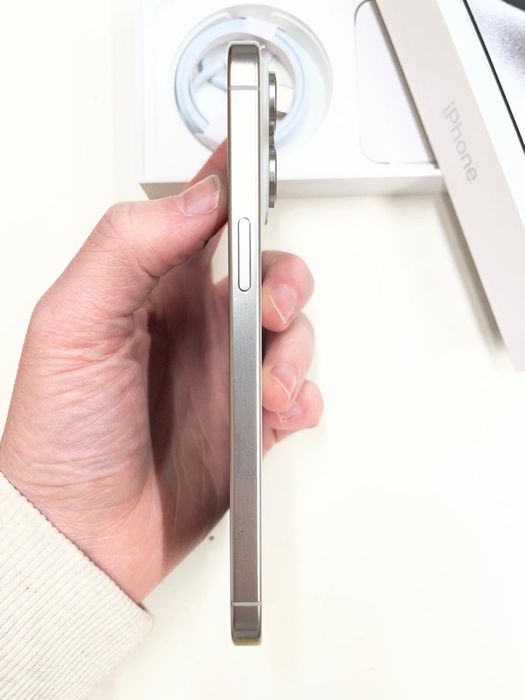 iPhone 15 Pro Max 256Gb Titanium White c/novon