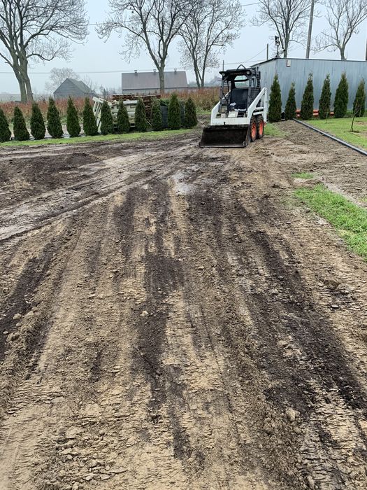 Usługi z miniładowarka Bobcat 543 transport LT46 z wywrotka