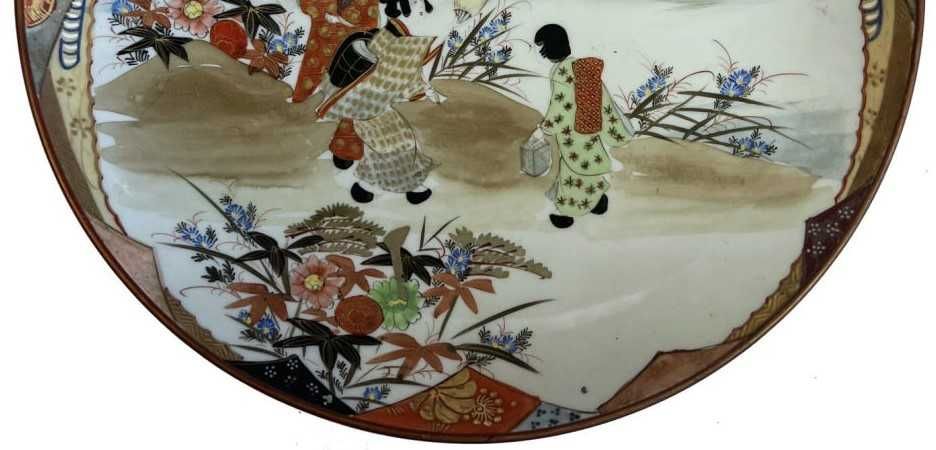Excepcional Grande  prato japonês Kutani pintado à mão decor. ouro