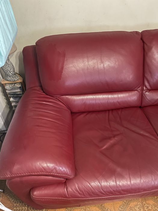 Sofá Vermelho de Couro