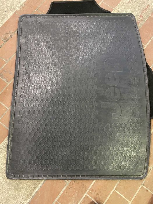 Wykładzina bagażnika JEEP