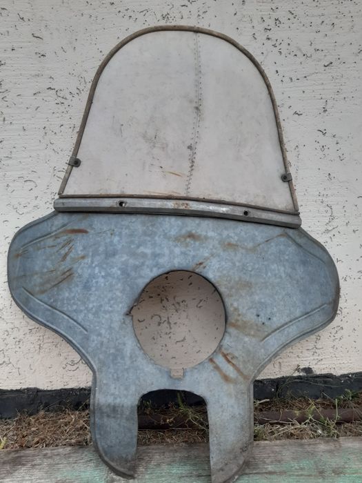 Вітрове скло на мотоцикл.