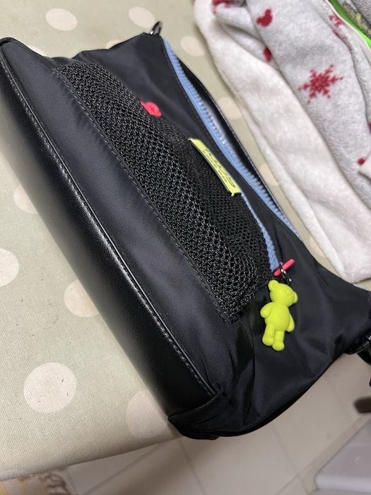 Mala TOUS preta e colorida ursinho