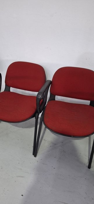 2 cadeiras vermelhas