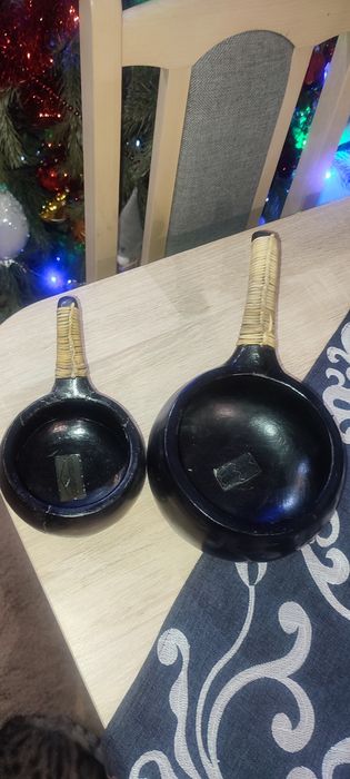 Dwa silidne naczynia. Cena za obie sztuki 96 zl