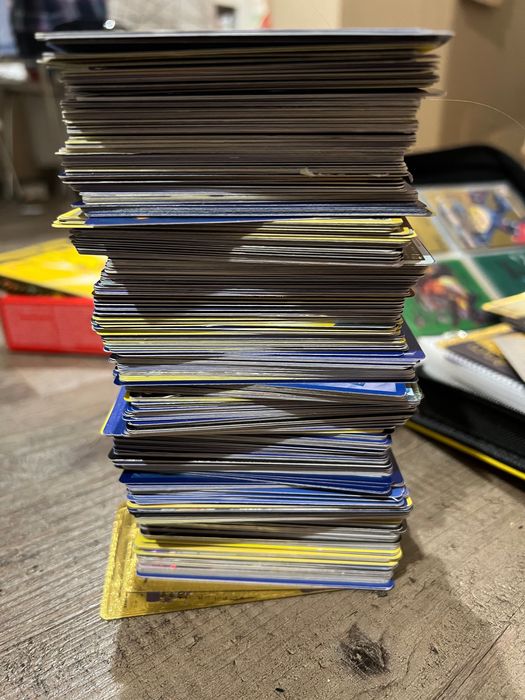 Zestaw kolekcjonerski- około 600! sztuk Karty Pokémon, albumy,pokeball