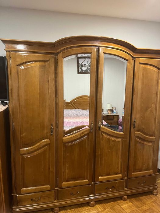 Roupeiro em madeira de carvalho maciça