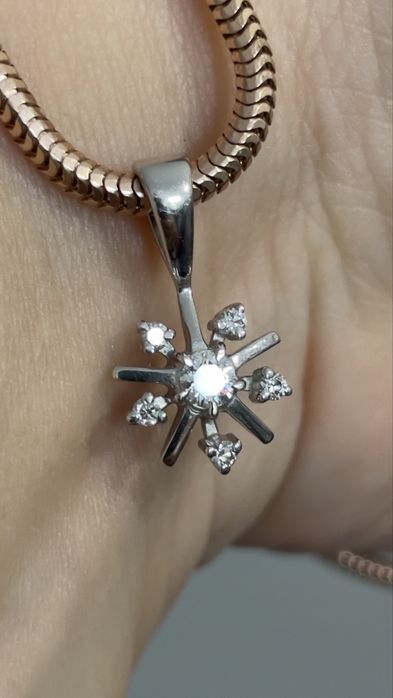 Wisiorek z złota 585° z naturalnymi diamantami 0,21 ct.