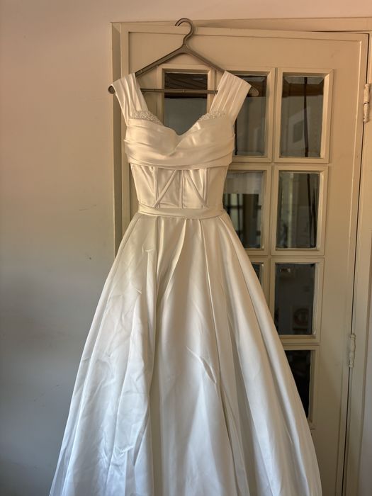 Vestido de noiva com acessorios