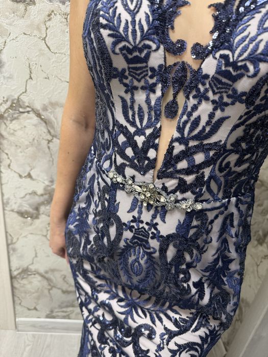 Випускна сукня у розмірі XS