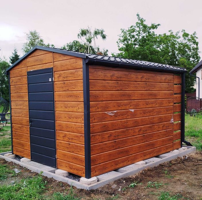 Drewnopodobny Domek Narzędziowy z Dużym Oknem