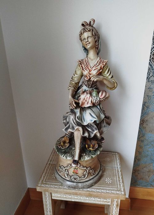 Antiga Escultura em Cerâmica, grande dimensão