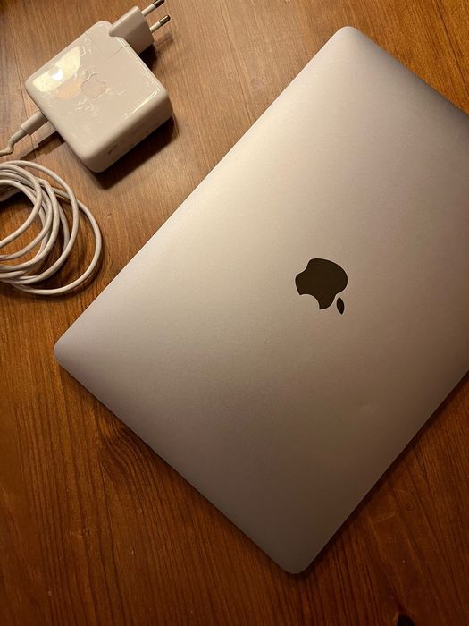 MacBook Pro 13" M1 (2022) – 8GB RAM / 256GB SSD – Excelente Estado