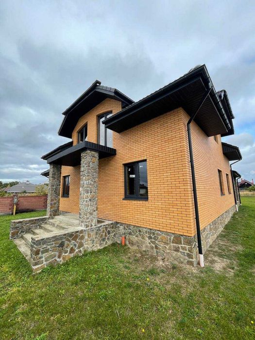 Продаж готового будинку з ділянкою та гаражем !